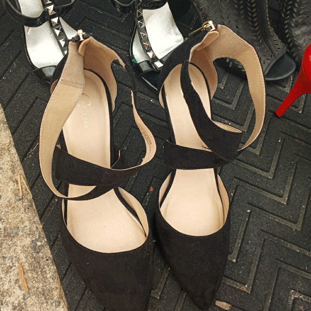 Est 1946 black high heels sz 11